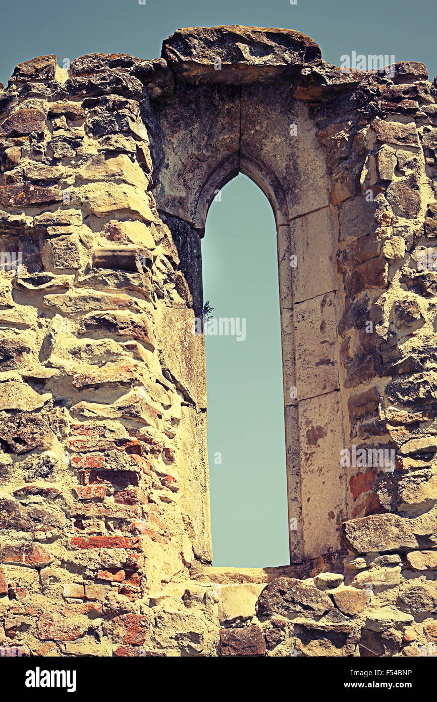 Detail der gotischen Fenster im alten Kloster Überreste Stockfoto