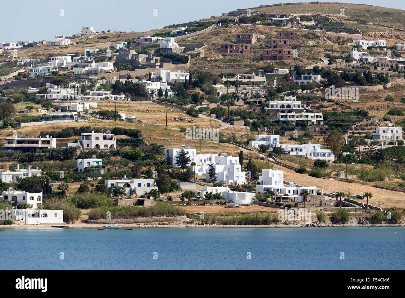 Paros, Griechenland - 17. Mai 2015: malerische der Insel Paros Blick vom Schiff auf Paros, Kykladen, Griechenland. Stockfoto