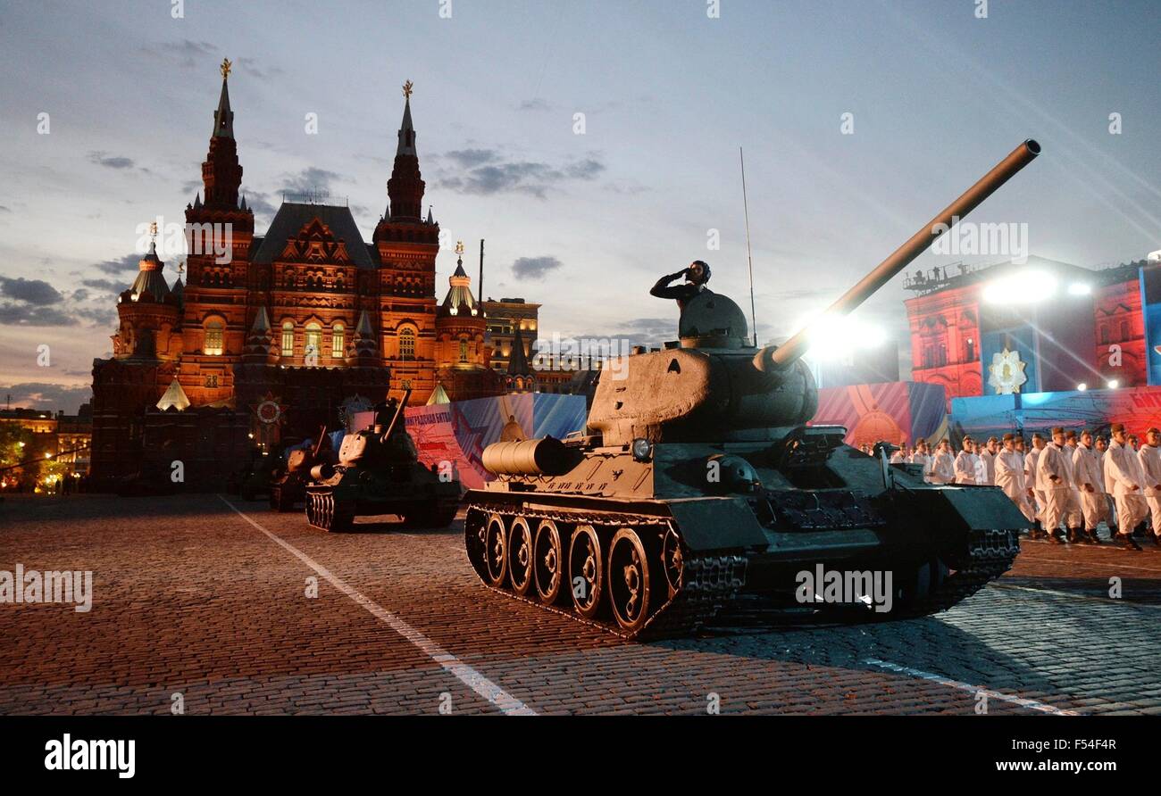 Eine Militärparade im Rahmen einer Gala feiert den 70. Jahrestag des zweiten Weltkriegs auf dem Roten Platz 9. Mai 2015 in Moskau, Russland. Stockfoto