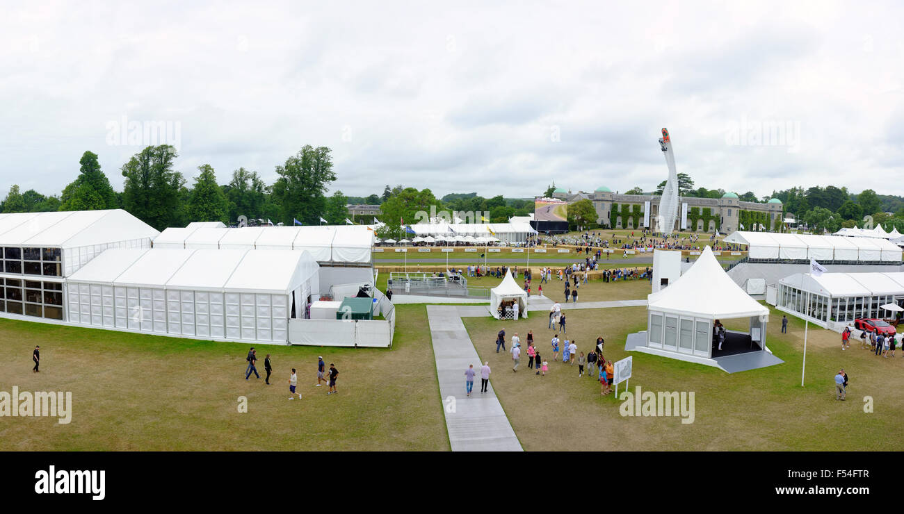 Ein Panorama auf dem Goodwood Festival of Speed im Vereinigten Königreich. Stockfoto