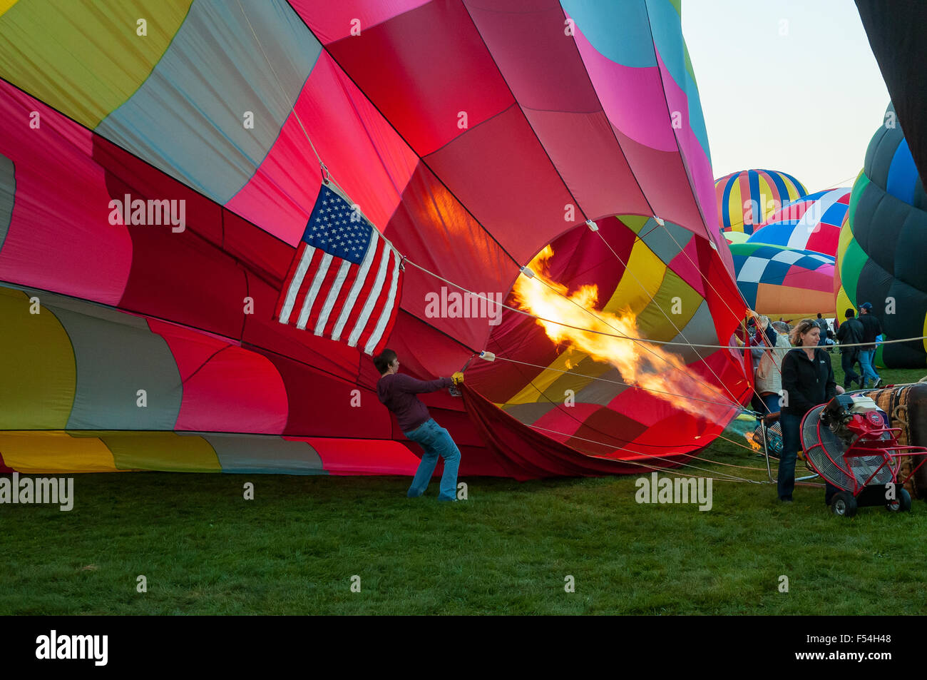 Aufpumpen von Hot Air Balloon, Albuquerque, New Mexico, USA Stockfoto