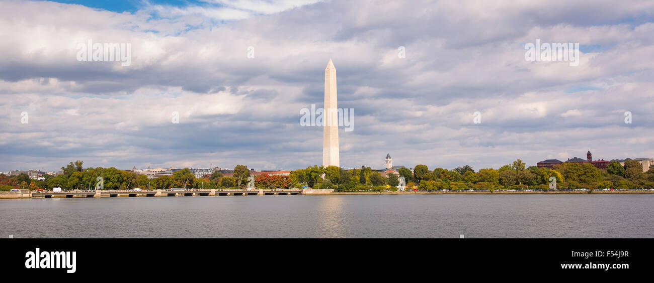 WASHINGTON, DC, USA - Washington Monument und Tidal Basin. Stockfoto