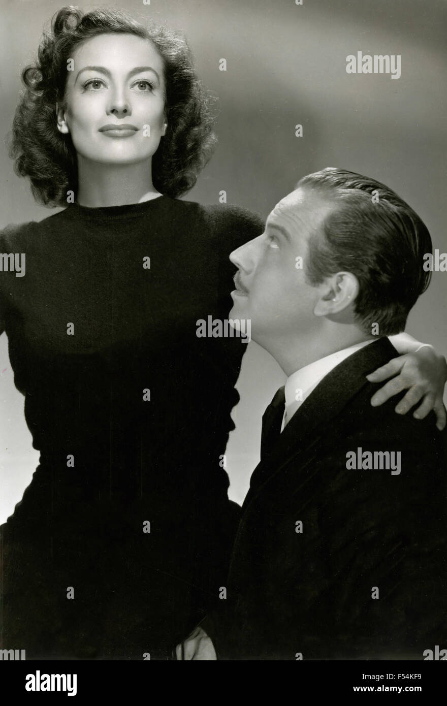 Die Schauspieler Joan Crawford und Melvyn Douglas in einer Szene aus ...