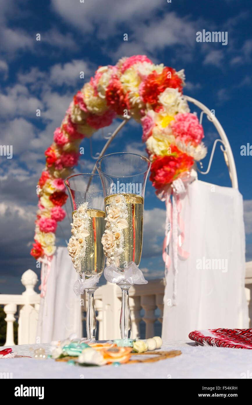 Hochzeit-Gläser mit Sekt Stockfoto