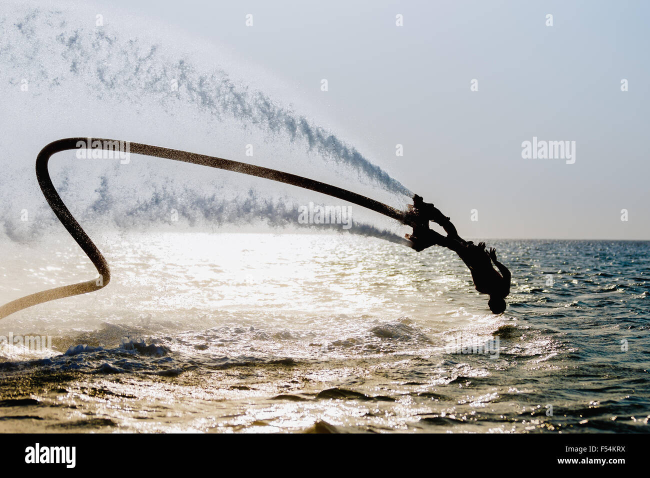 Silhouette eines Reiters fliegen board Stockfoto