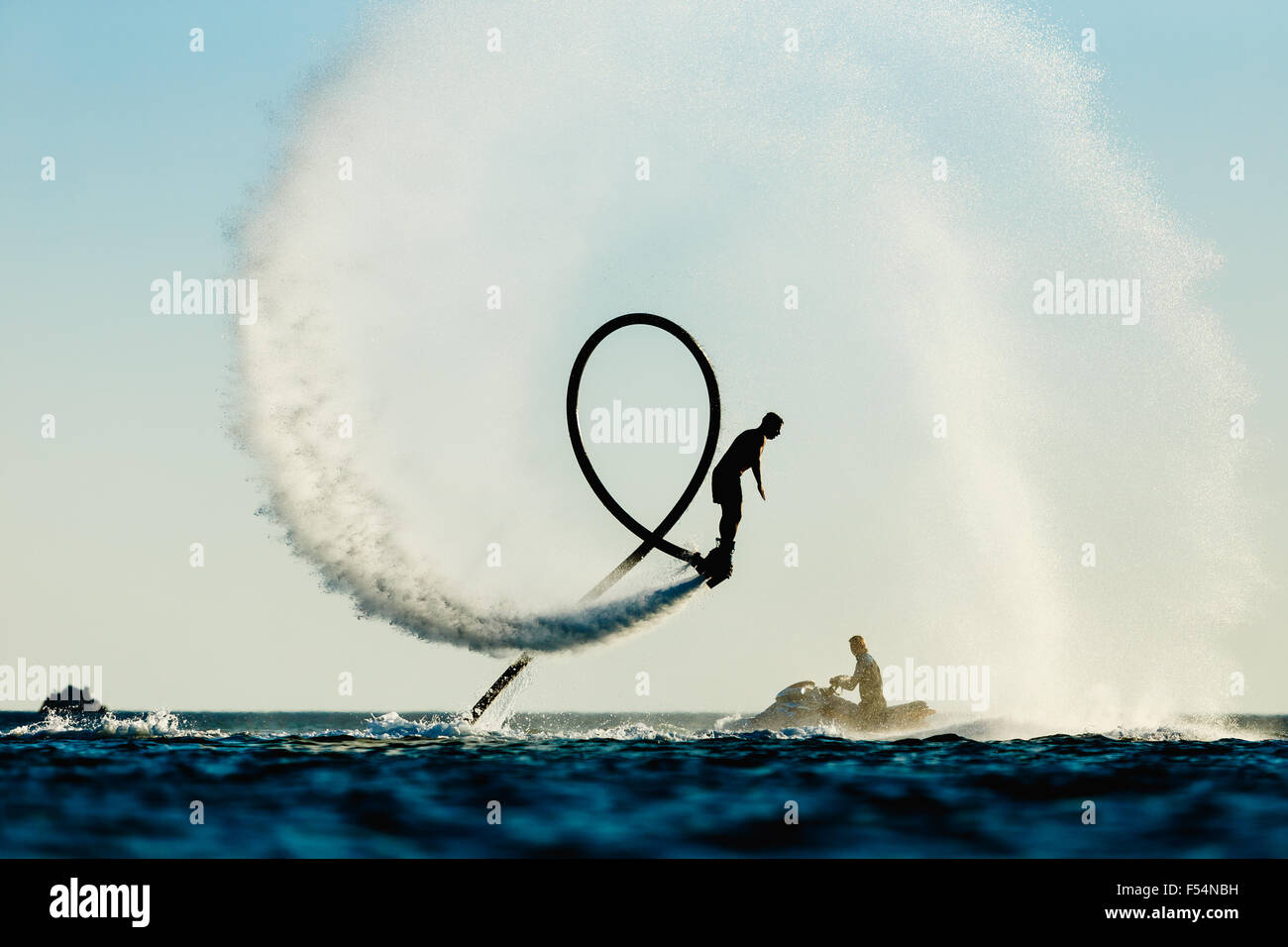 Silhouette eines Reiters fliegen board Stockfoto