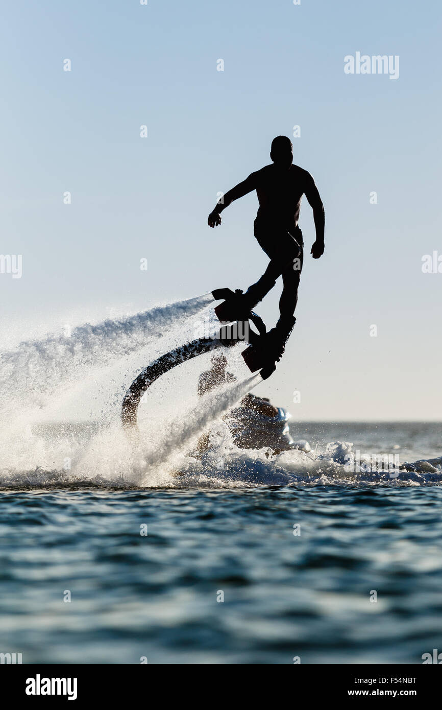 Silhouette eines Reiters fliegen board Stockfoto