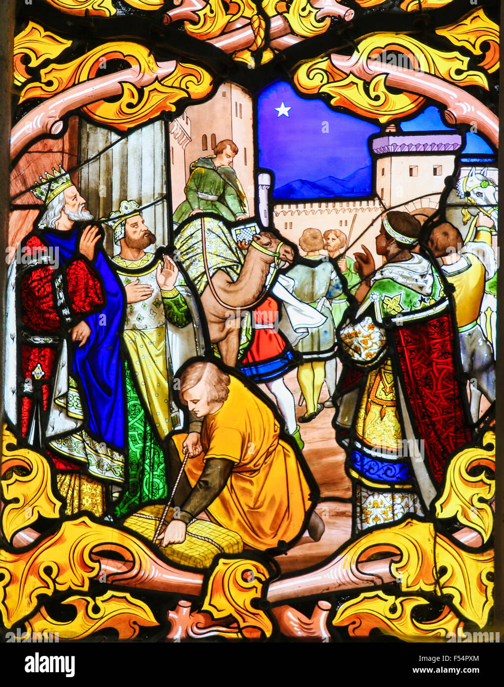 Glasmalerei-Fenster Darstellung der Heiligen drei Könige, in der Kathedrale von Tours, Frankreich. Stockfoto