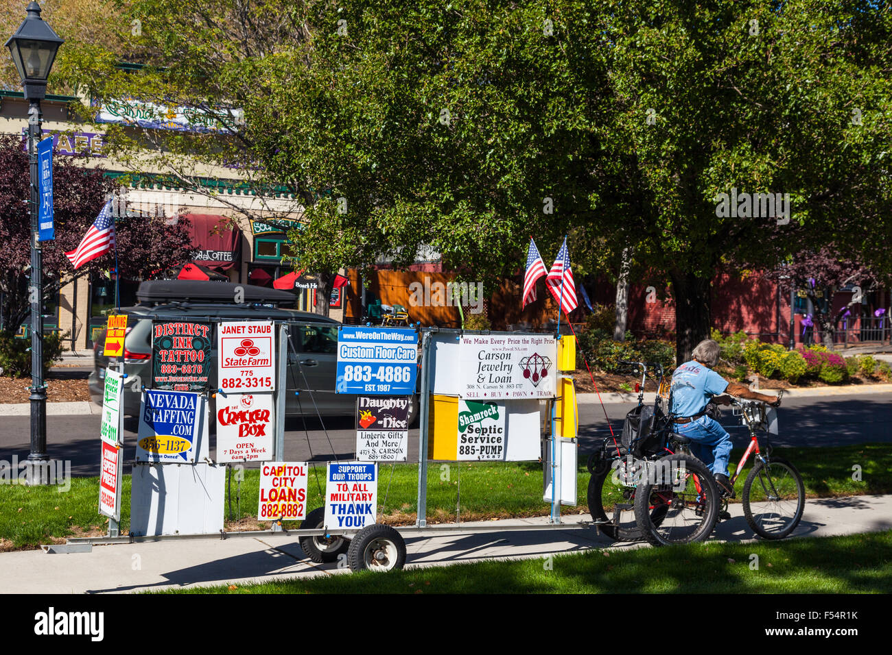 Mobile Werbung Warenkorb entlang der südlichen Carson Street in Carson City, Nevada Stockfoto