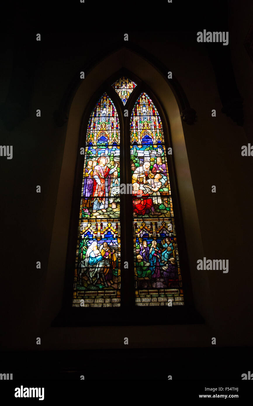 Flecken auf Glas-Fenster-Kirche Stockfoto