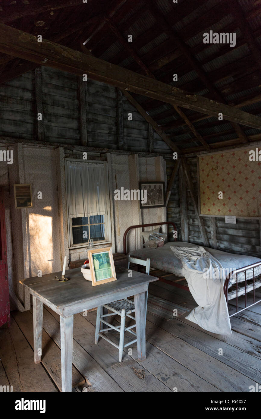 Innere des erhaltenen Slave Viertel Hütte am Baumwollplantage in Frogmore Bauernhof in Ferriday, den tiefen Süden, Louisiana, USA Stockfoto