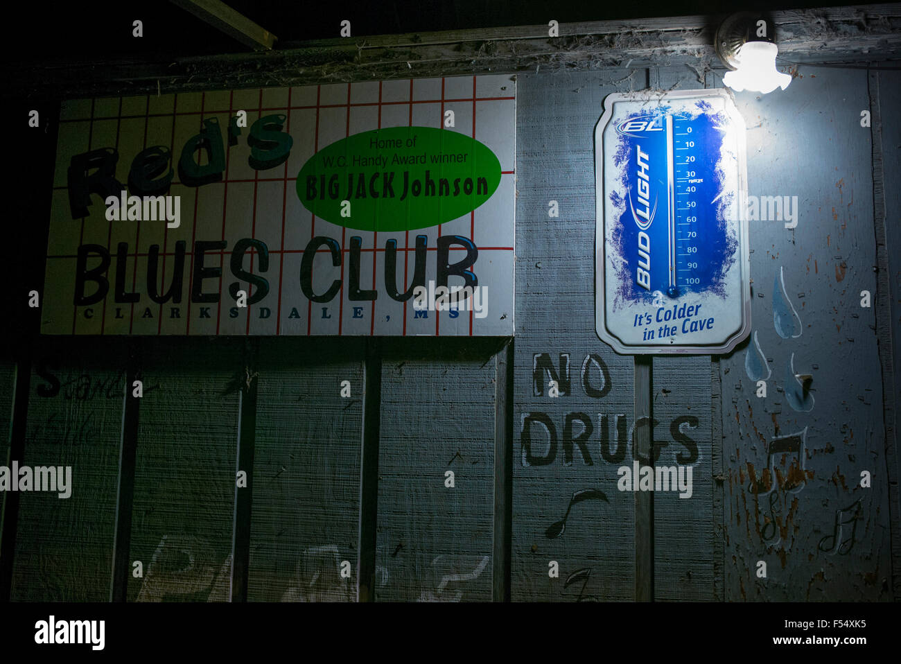 Red Lounge Blues Club Ortseingangsschild in Clarksdale, Geburtsort des Blues, Mississippi, USA Stockfoto