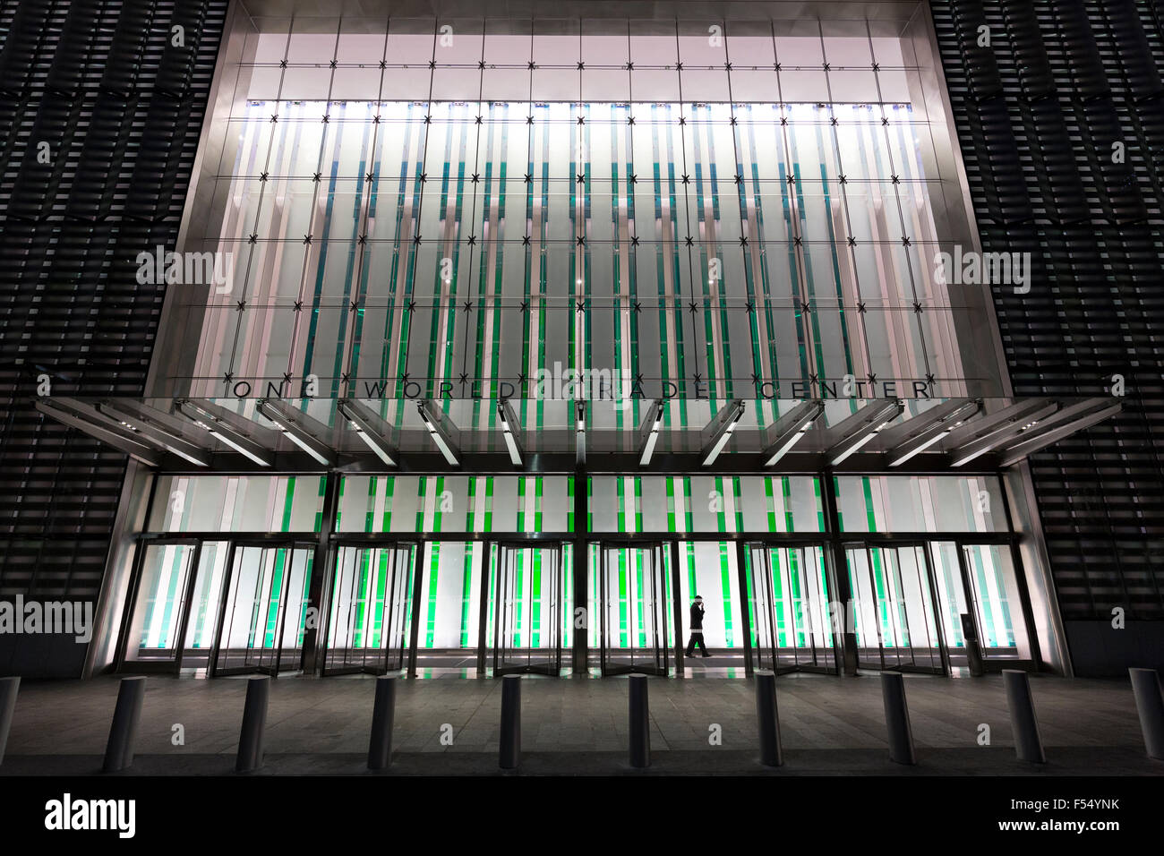 Eingang von der neuen One World Trade Center mit elektrischem Licht auf in Downtown New York, USA Stockfoto