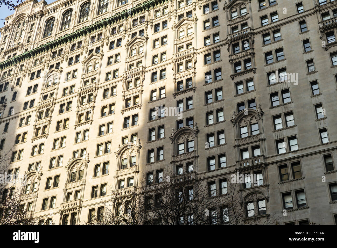 Traditionelle Architektur des Trinity Gebäude am Broadway in New York, USA Stockfoto