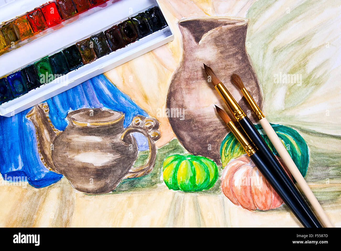 Farben und Pinsel auf die Aquarelle Gemälde Stillleben auf dem Hintergrund. Stockfoto