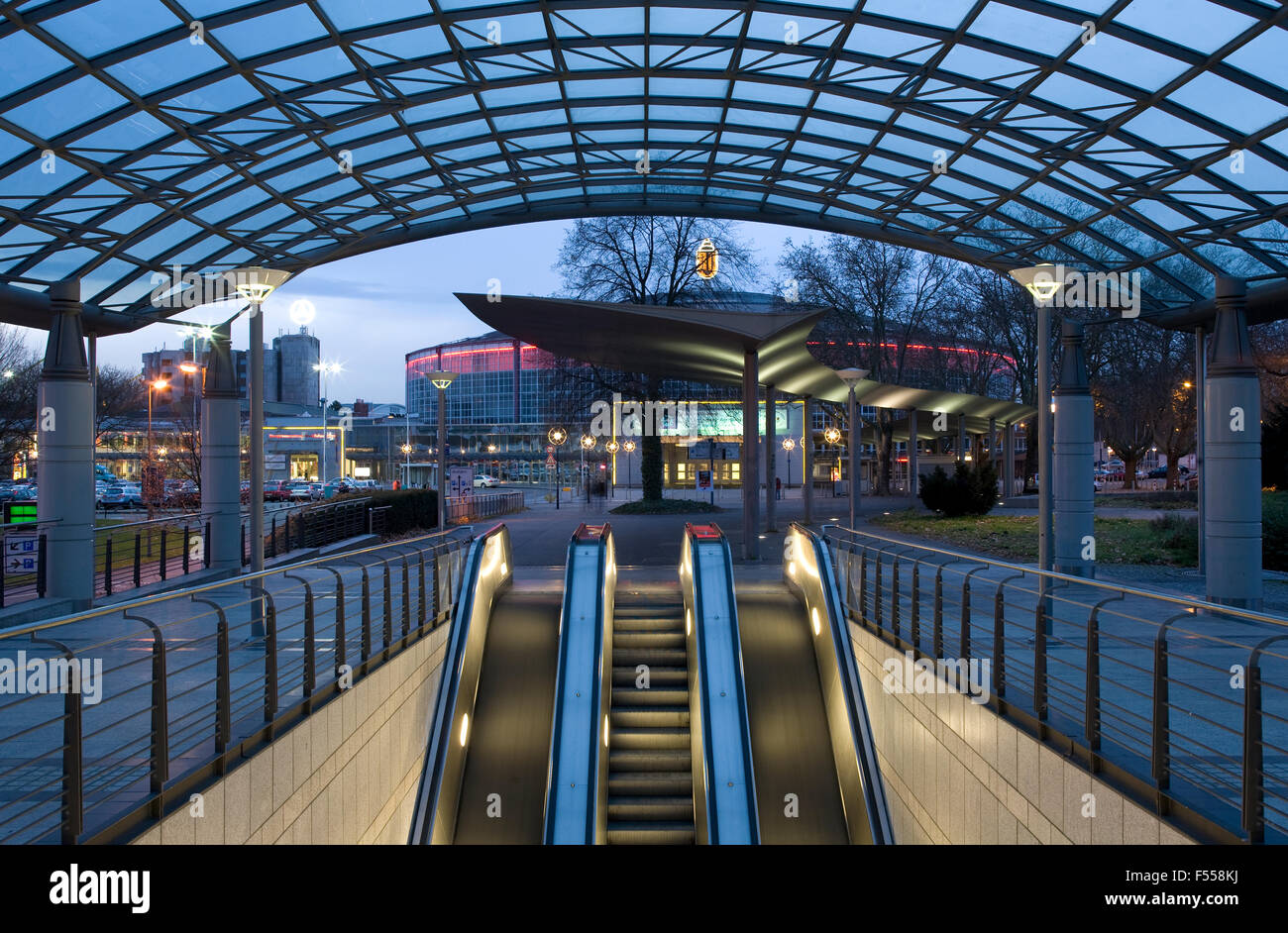 DEU, Deutschland, Nordrhein-Westfalen, Ruhrgebiet, Dortmund, Rolltreppen der U-Bahnstation der Westfalenhalle, Messe Dortm Stockfoto