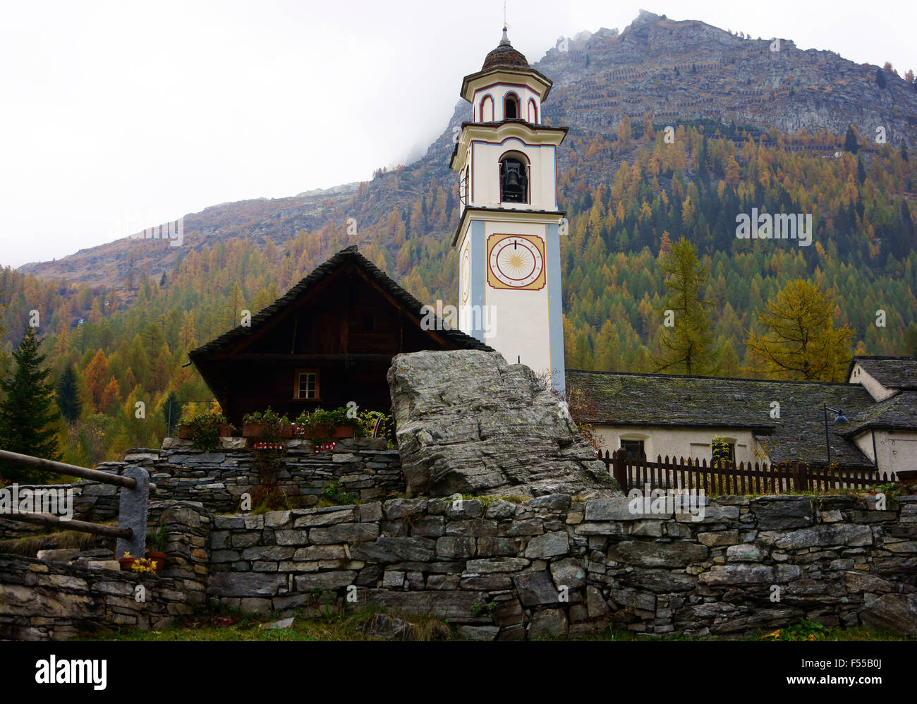 Kirche der Stadt Bosco Gurin, Valle Rovana, Valle Maggia, Tessin, Schweiz Stockfoto