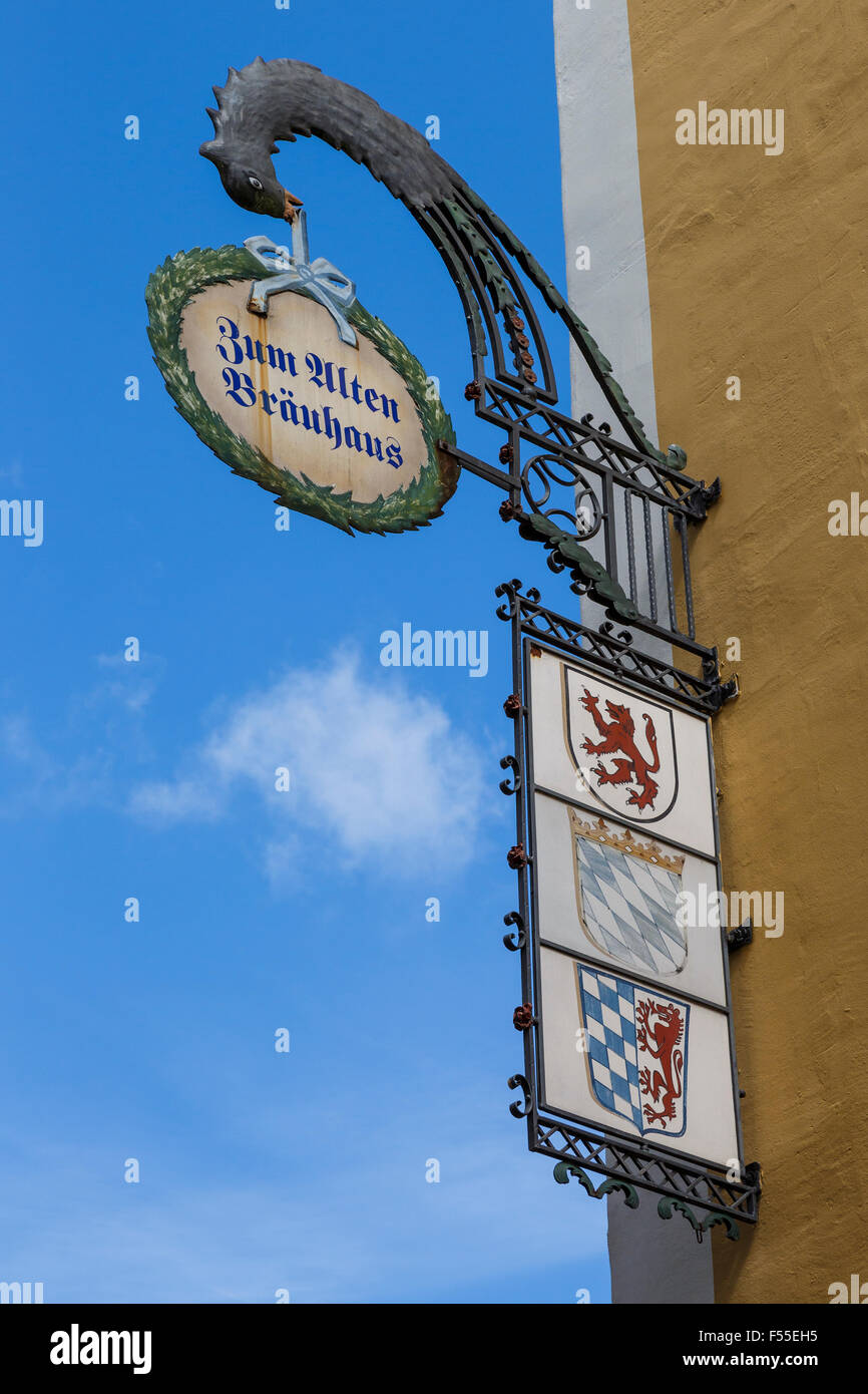 Zum alten Bräuhaus oder "Die alte Brauerei". Eine traditionelle bayerische Wirtshaus und Restaurant mit authentischen lokalen Speisen und Gerichte. Stockfoto