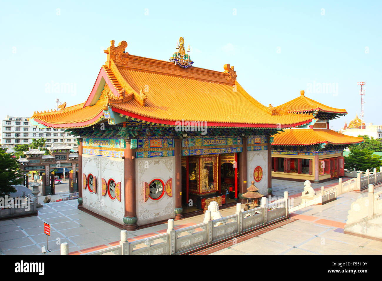 Traditionellen chinesischen Stil Tempel am Wat Leng-Noei-Yi in Nonthaburi, Thailand. Stockfoto