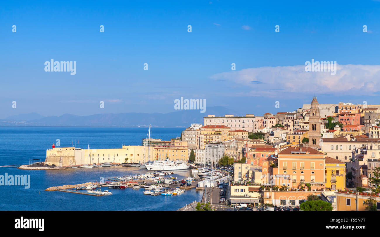 Stadtbild der Altstadt Gaeta im Sommer, Italien Stockfoto