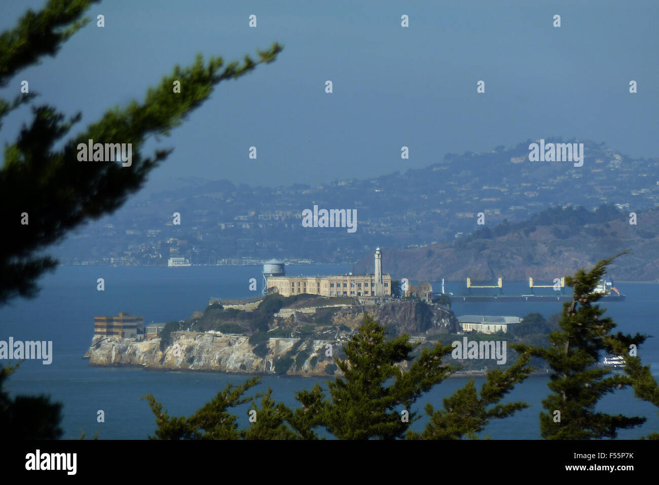 08.11.2014, San Francisco, Kalifornien, USA - Blick auf die Insel Alcatraz in der San Francisco Bay. 00S141108D625CAROEX. JPG - nicht für den Verkauf in G E R M A N Y, A U S T R I A S W I T Z E R L A N D [MODEL-RELEASE: nicht anwendbar, PROPERTY-RELEASE: kein (C) Caro Fotoagentur / Sorge, http://www.caro-images.pl, info@carofoto.pl - bei der Verwendung von des Bilds nicht-journalistischen Zwecken kontaktieren Sie bitte die Agentur - das Bild unterliegt GEMA!] Stockfoto