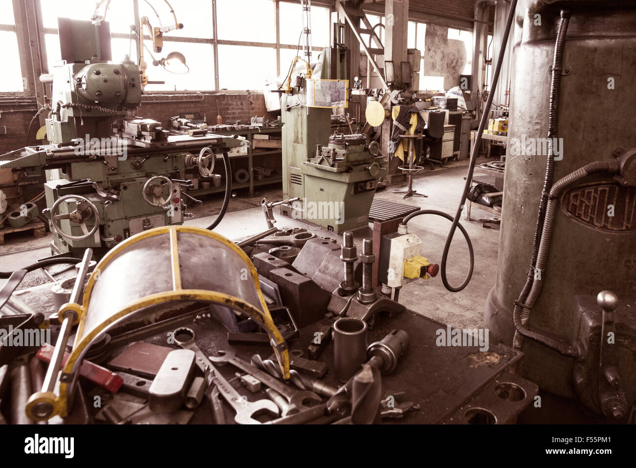 Werkzeuge und Geräte in einem Industriebetrieb Stockfoto
