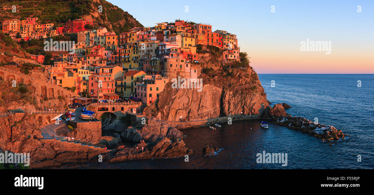 Manarola ist eine Stadt und Gemeinde in der Provinz La Spezia, Ligurien, Nordwest-Italien. Stockfoto