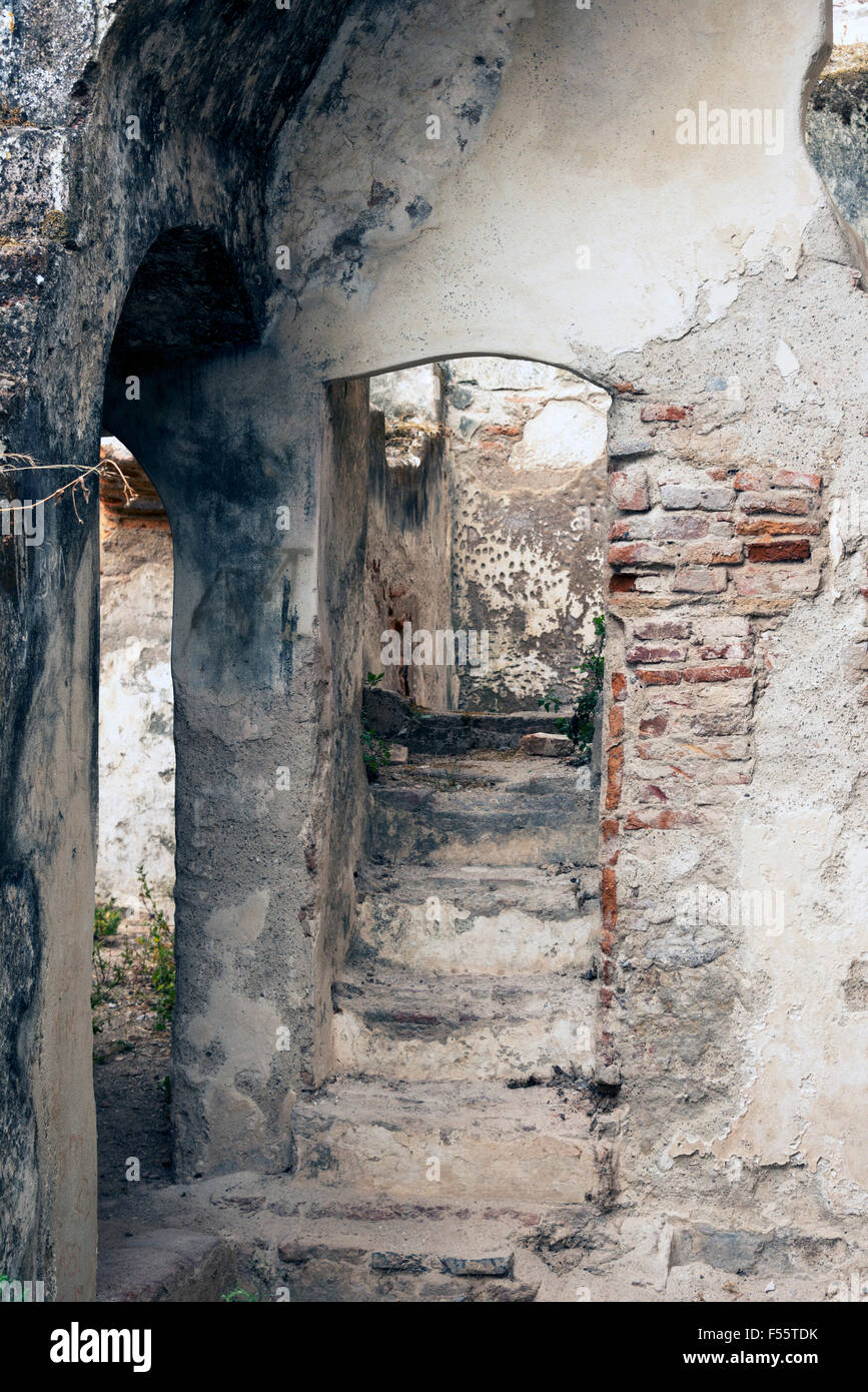 Bögen aus alten Abtei von Moura Burg in Portugal Stockfoto