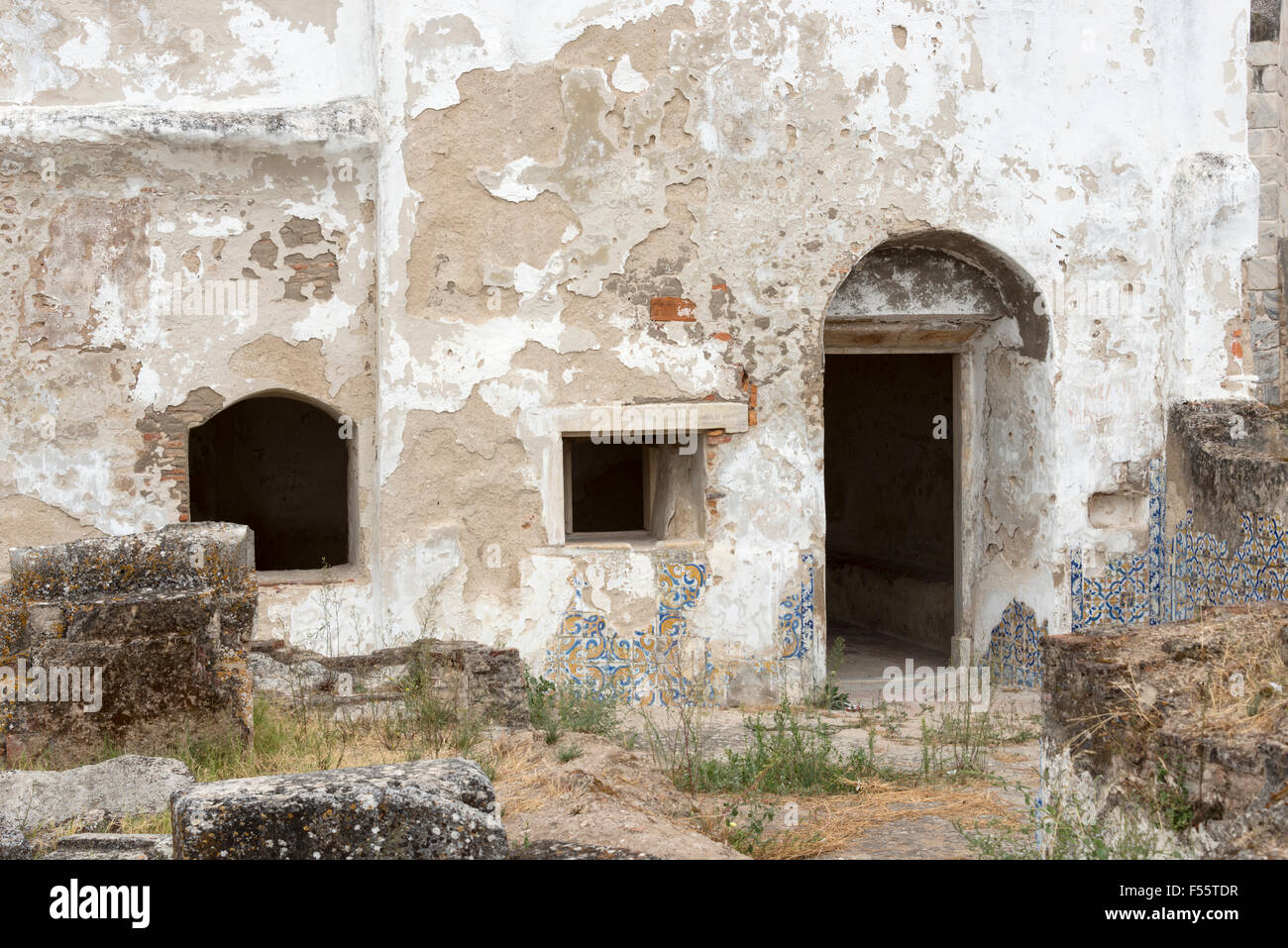 Eingang Tür der alten Abtei in Moura Portugal Alentejo-Region Stockfoto