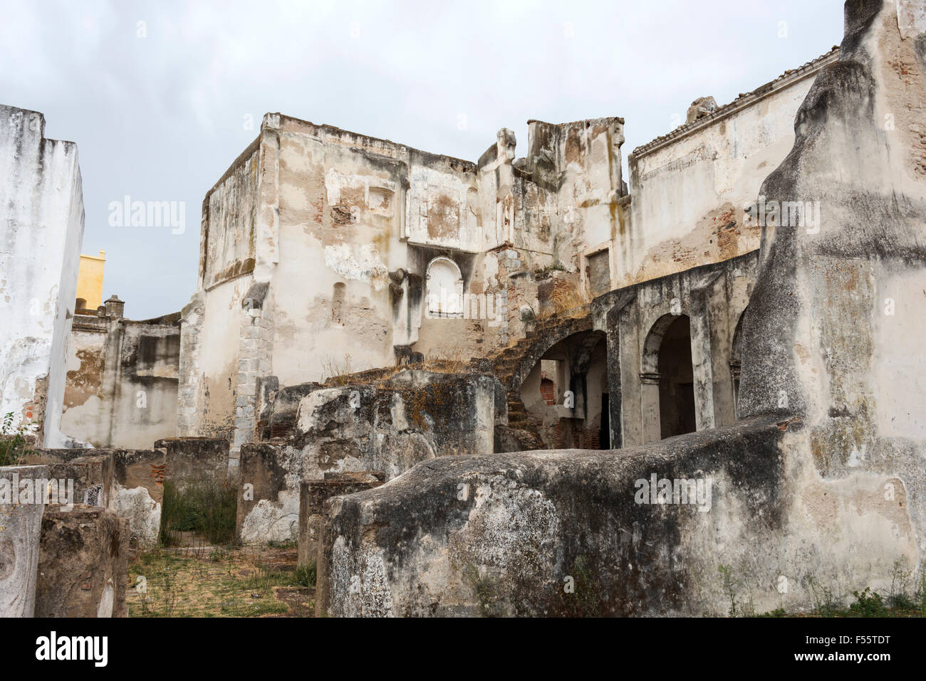 alte Ruine von Moura Burg in Portugal Stockfoto