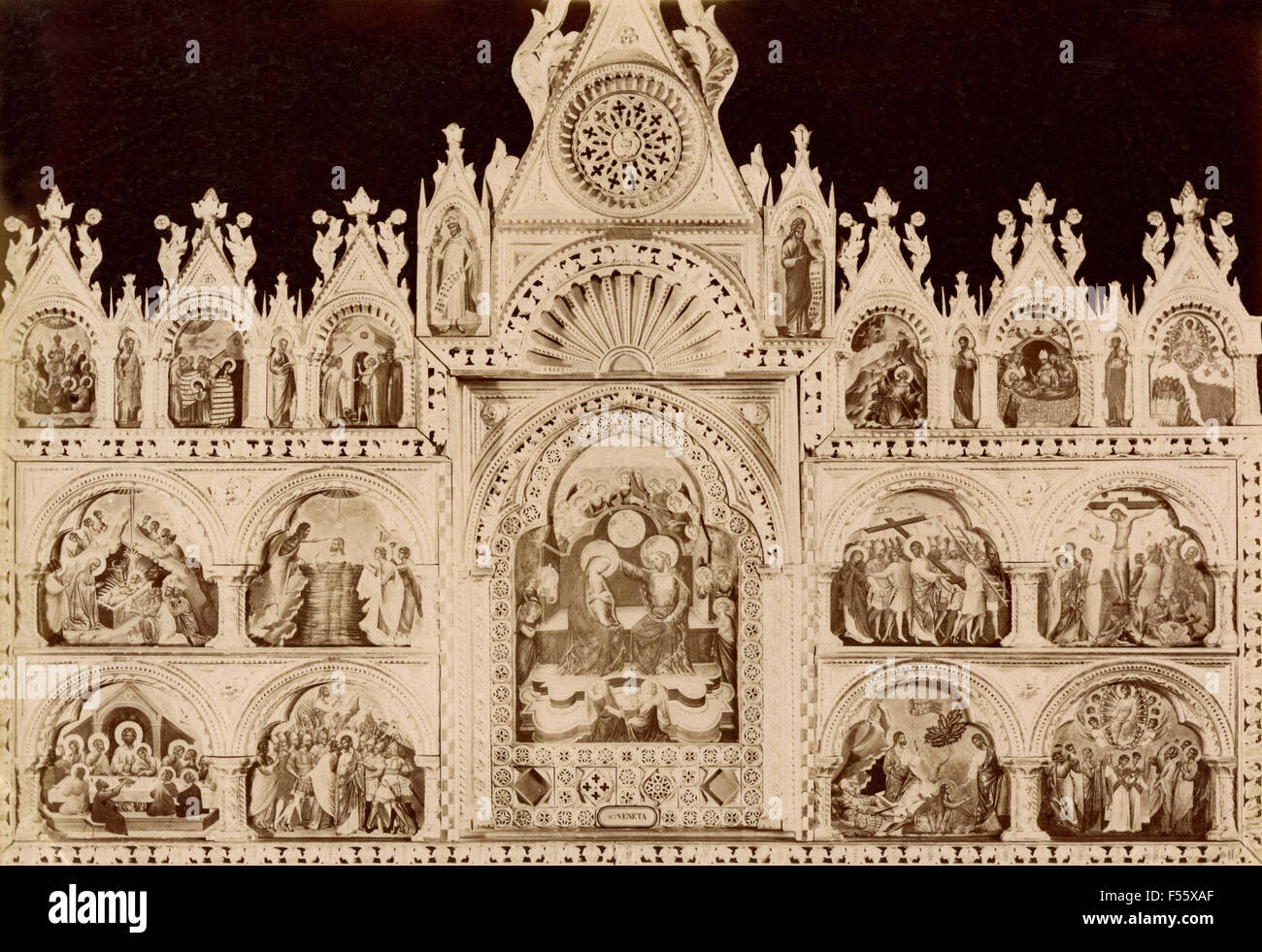 Akademie von Venedig, Ancona mit der Krönung der Jungfrau, die Seiten verschiedene Fakten des Lebens Jesu Christi, gemalt von Niccolò Semitecolo Stockfoto