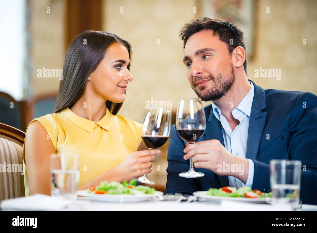 Konzept für romantisches Abendessen in teuren Hotels Stockfoto