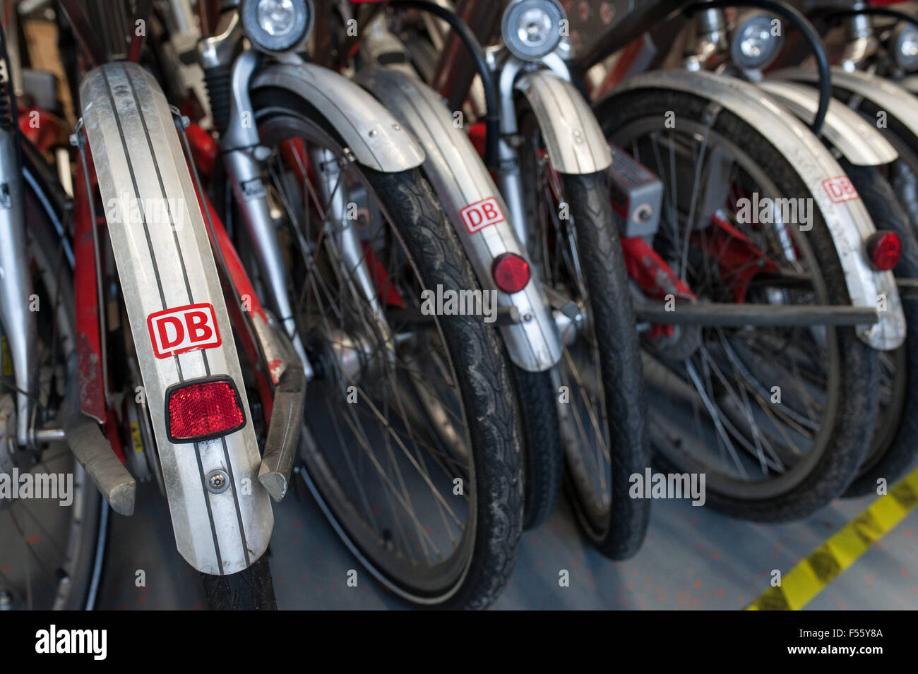 28.01.2015, Berlin, Berlin, Deutschland - Deutsche Bahn bietet einem Blick hinter die Kulissen beim Aufruf ein Fahrrad, das Stadtrad für Berlin. Seit 2002 sind die Stadtfahrräder auf den Straßen von Berlin unterwegs. 00Y150128D050CAROEX. JPG - nicht für den Verkauf in G E R M A N Y, A U S T R I A S W I T Z E R L A N D [MODEL-RELEASE: nicht anwendbar, PROPERTY-RELEASE: kein (C) Caro Fotoagentur / Teich, http://www.caro-images.pl, info@carofoto.pl - bei der Verwendung von des Bilds nicht-journalistischen Zwecken kontaktieren Sie bitte die Agentur - das Bild unterliegt GEMA!] Stockfoto