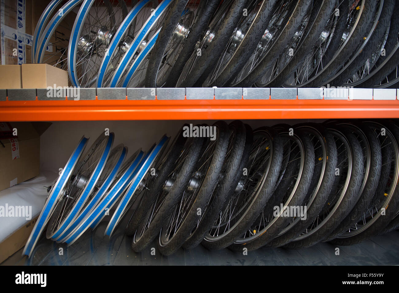 28.01.2015, Berlin, Berlin, Deutschland - Deutsche Bahn bietet einem Blick hinter die Kulissen beim Aufruf ein Fahrrad, das Stadtrad für Berlin. Seit 2002 sind die Stadtfahrräder auf den Straßen von Berlin unterwegs. 00Y150128D080CAROEX. JPG - nicht für den Verkauf in G E R M A N Y, A U S T R I A S W I T Z E R L A N D [MODEL-RELEASE: nicht anwendbar, PROPERTY-RELEASE: kein (C) Caro Fotoagentur / Teich, http://www.caro-images.pl, info@carofoto.pl - bei der Verwendung von des Bilds nicht-journalistischen Zwecken kontaktieren Sie bitte die Agentur - das Bild unterliegt GEMA!] Stockfoto