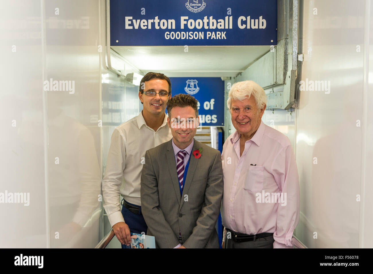 Goodison Park, Liverpool, UK. 28. Oktober 2015. Steve Taylor Smith Ella Foren Development Director (Norden), Stephen Raynor Deputy CEO Everton in der Gemeinschaft und Brian Chernett Executive Chairman. Ella Foren startet ein Liverpool dritten Sektor Führung Entwicklungsprogramm bei Everton Football Ground. CEOs von Wohltätigkeitsorganisationen und Sozialunternehmen stieß zusammen aus Merseyside, Lautsprecher Ken Allison auf Arbeitsrecht, gefolgt von einer Mitglieder-Sitzung diskutieren Herausforderungen, Probleme und Chancen für die Branche relevanten sprechen zu hören. Bildnachweis: Rena Pearl/Alamy Live-Nachrichten Stockfoto