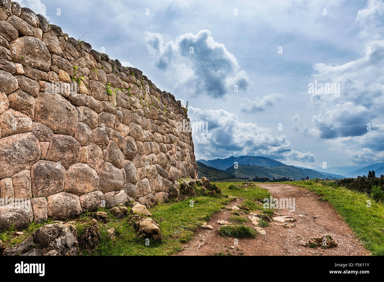 Alten Inka Steinmauer in den Pakapukara-Ruinen in der Nähe von Cuzco, Peru Stockfoto