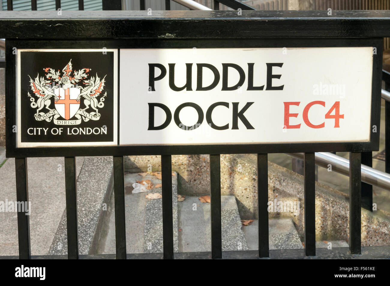 Straßenname Zeichen für Pfütze Dock in der City of London. Stockfoto