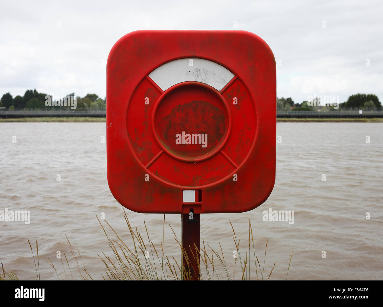 Leere Leben Ring Halter am Kai in King's Lynn. Stockfoto