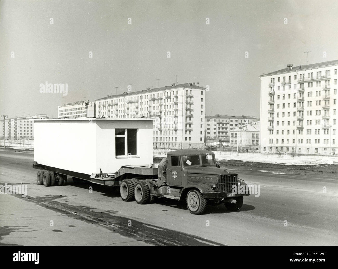 Transport von Fertighäusern, Moskau, Russland Stockfoto