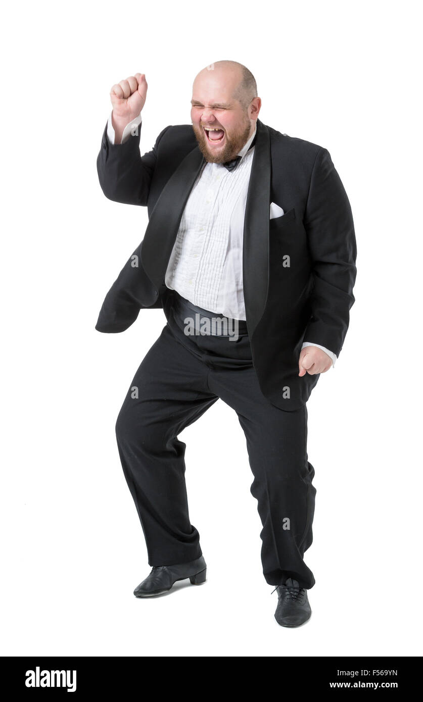 Jolly dicker Mann in Smoking und Fliege zeigt Emotionen, auf weißem Hintergrund Stockfoto