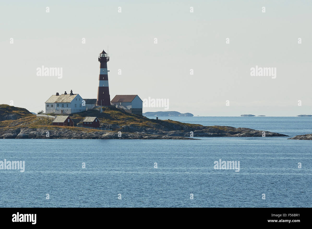 Eine typische Stein norwegischer Leuchtturm gebaut. Stockfoto