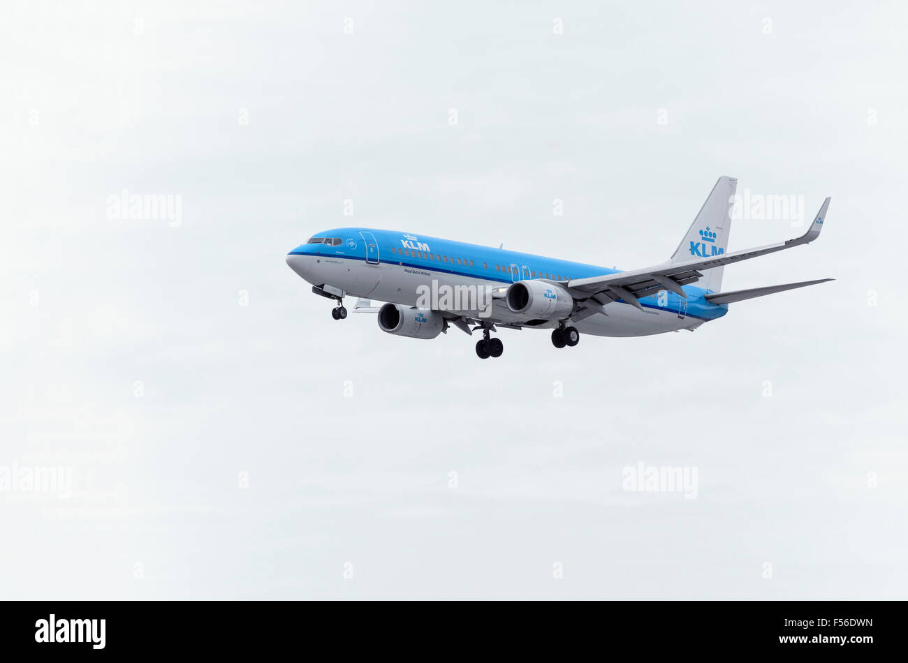 Flugzeug - Boeing 737-8K 2-- KLM-Airline, landet am Flughafen Madrid-Barajas - Adolfo Suarez. Stockfoto