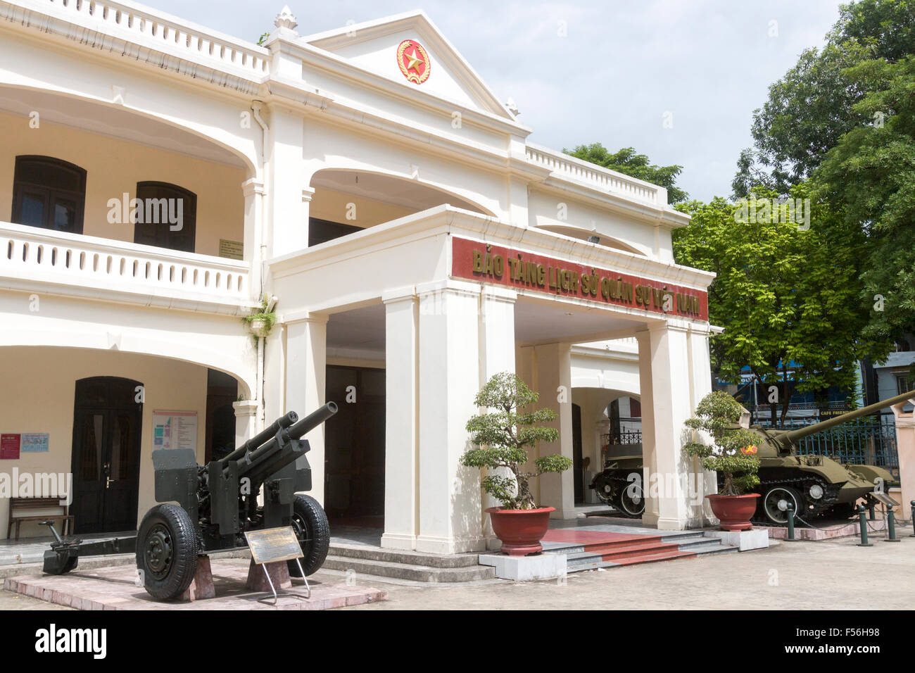 Hanoi, die Hauptstadt von Vietnam. Militärgeschichte Museumseingang, Hanoi. Stockfoto