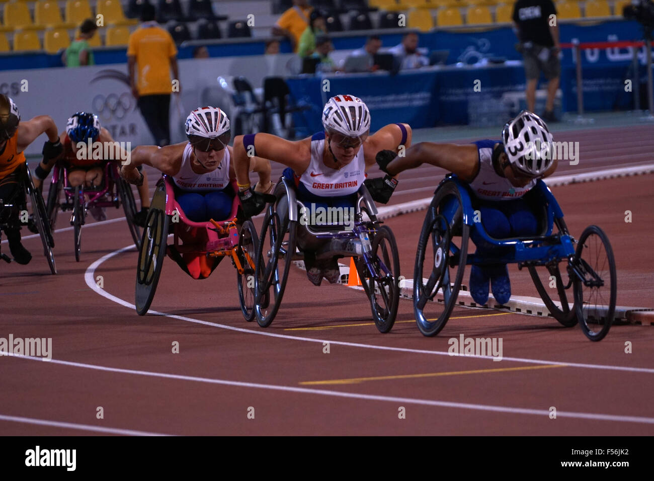 Doha, Katar. 28. Oktober 2015. Die Frauen 800 m Finale T34 bei der IPC Leichtathletik Weltmeisterschaft 2015 findet in Doha, Katar Credit: Ionel Sorin Furcoi/Alamy Live News Stockfoto