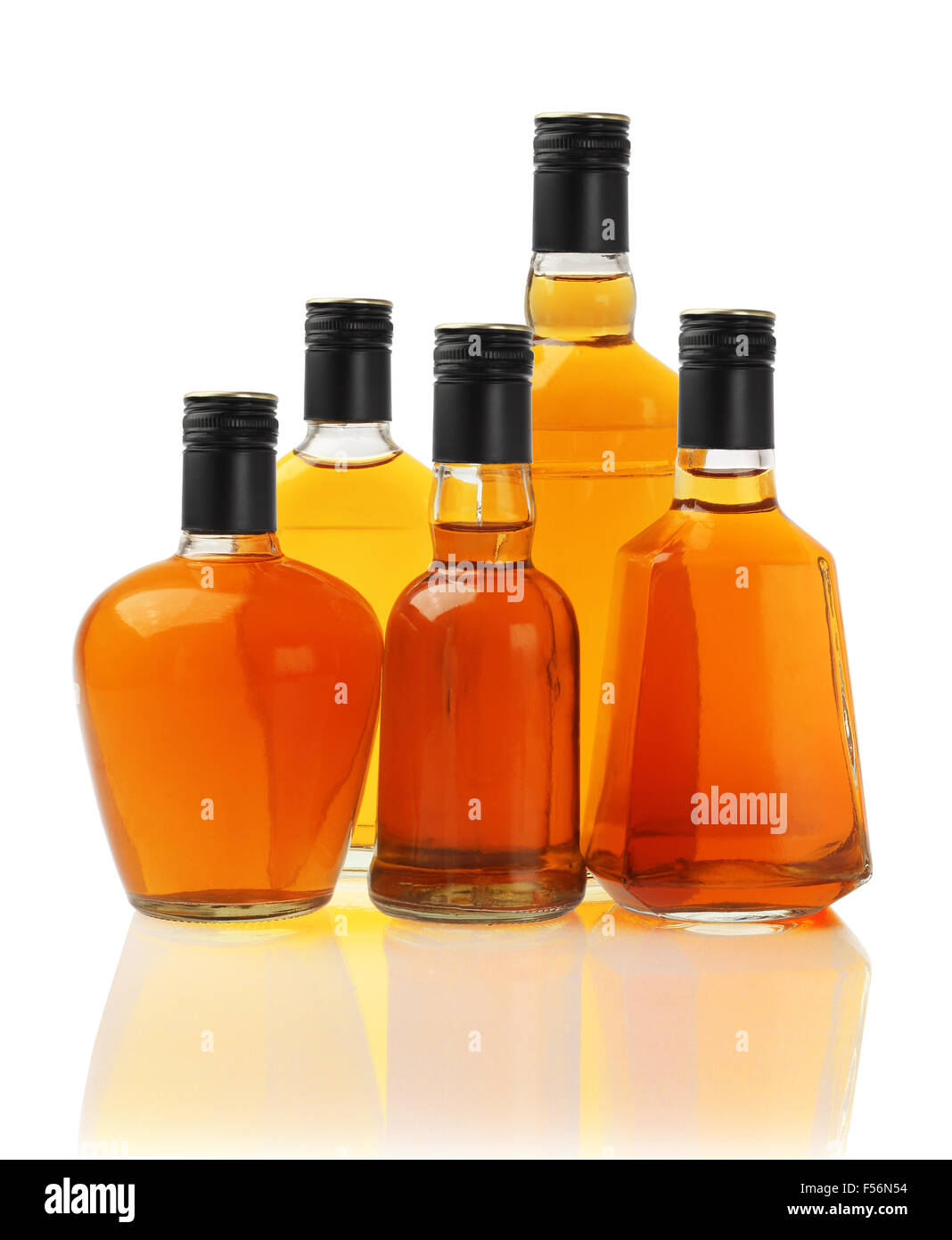 Sammlung von alkoholische Getränke in Glasflaschen auf weiß Stockfoto