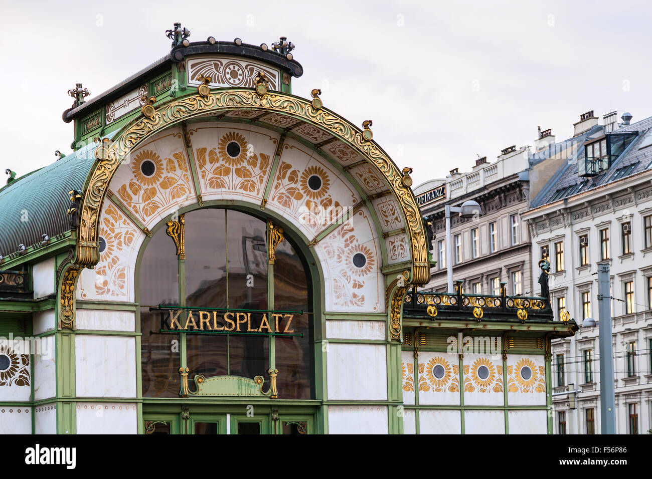 Wien, Österreich - 26. September 2015: Karlsplatz Stadtbahn-Station im Otto Wagner Pavillon in Wien. Otto Wagner, Architekt Stockfoto