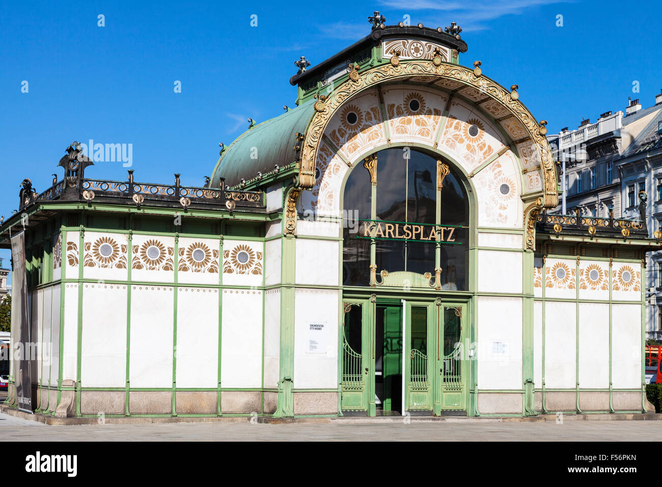 Wien, Österreich - 29. September 2015: Museum Karlsplatz Stadtbahn-Station im Otto Wagner Pavillon. Otto Wagner, Architekt Stockfoto