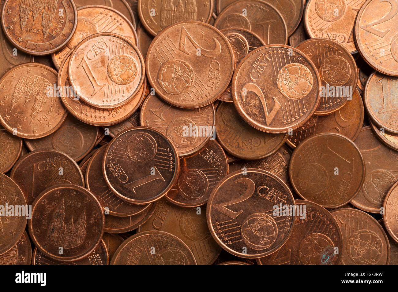 Euro-Cent-Münzen in einen Cent und zwei Cent Bezeichnungen. Stockfoto