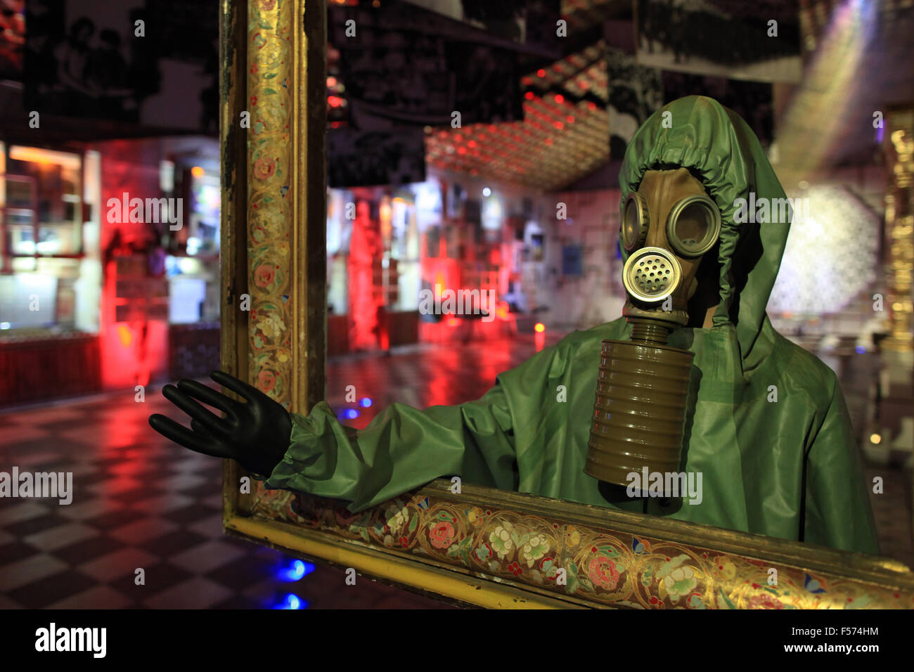 Ein Modell eines Liquidators aus der Tschernobyl-Katastrophe im ukrainischen Tschornobyl Nationalmuseum ausgestellt. Kiew, Ukraine. Stockfoto