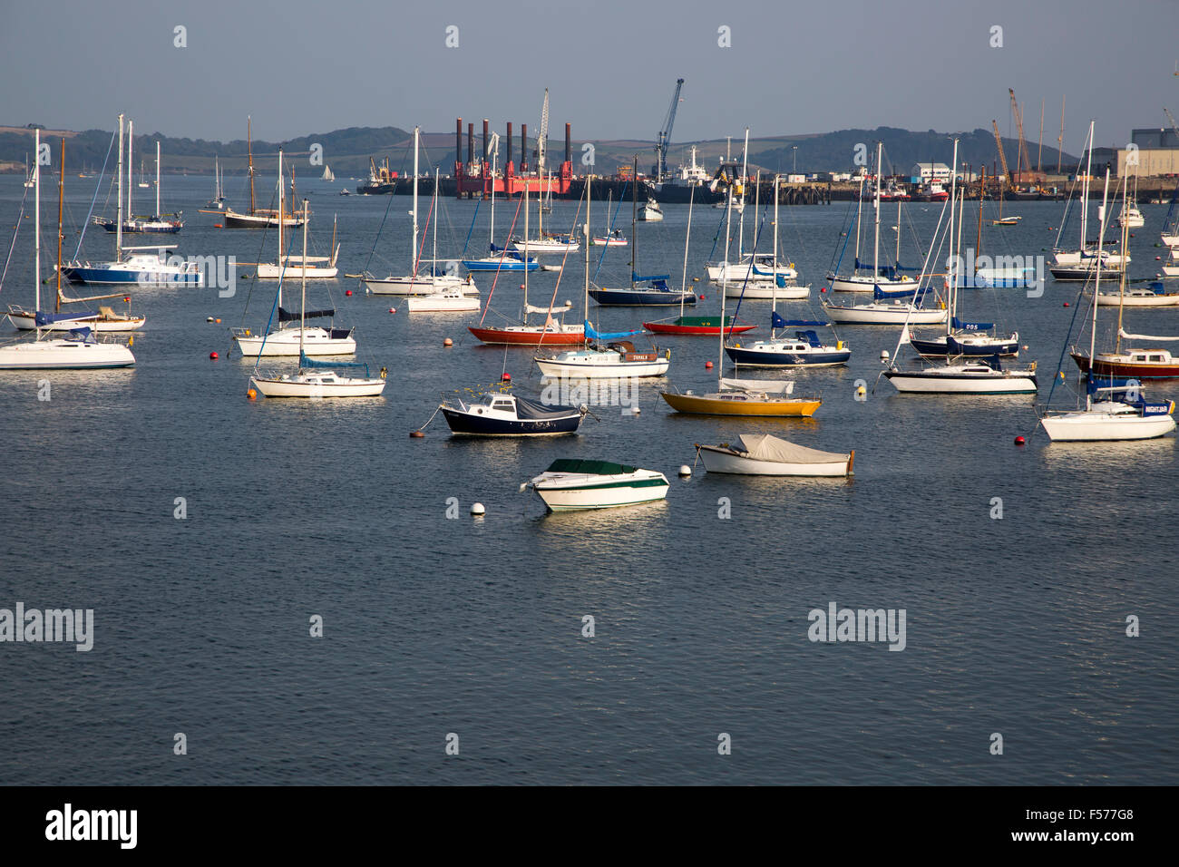 Yachten Liegeplätze Hafen von Falmouth, Cornwall, England, UK Stockfoto